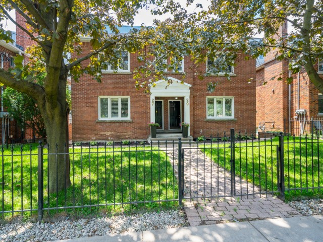 29 Claxton Blvd Townhouses photo