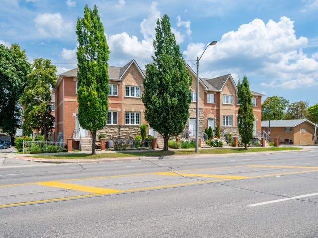 665 Scarlett Road Townhouses photo