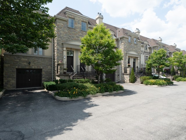 208 La Rose Avenue Townhouses photo