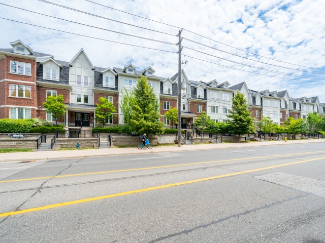 667 Warden Avenue Townhouses photo