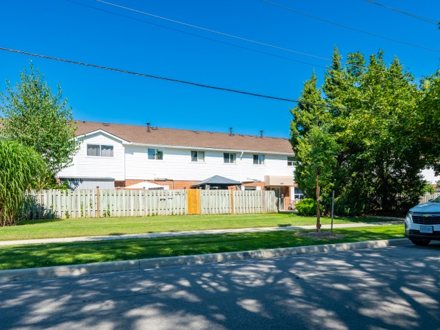 483 Claridge Road Townhouses photo