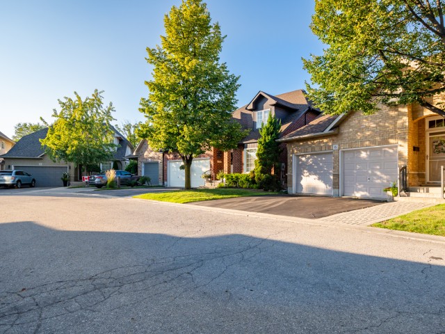 1173 Bellview Crescent Townhouses hero image