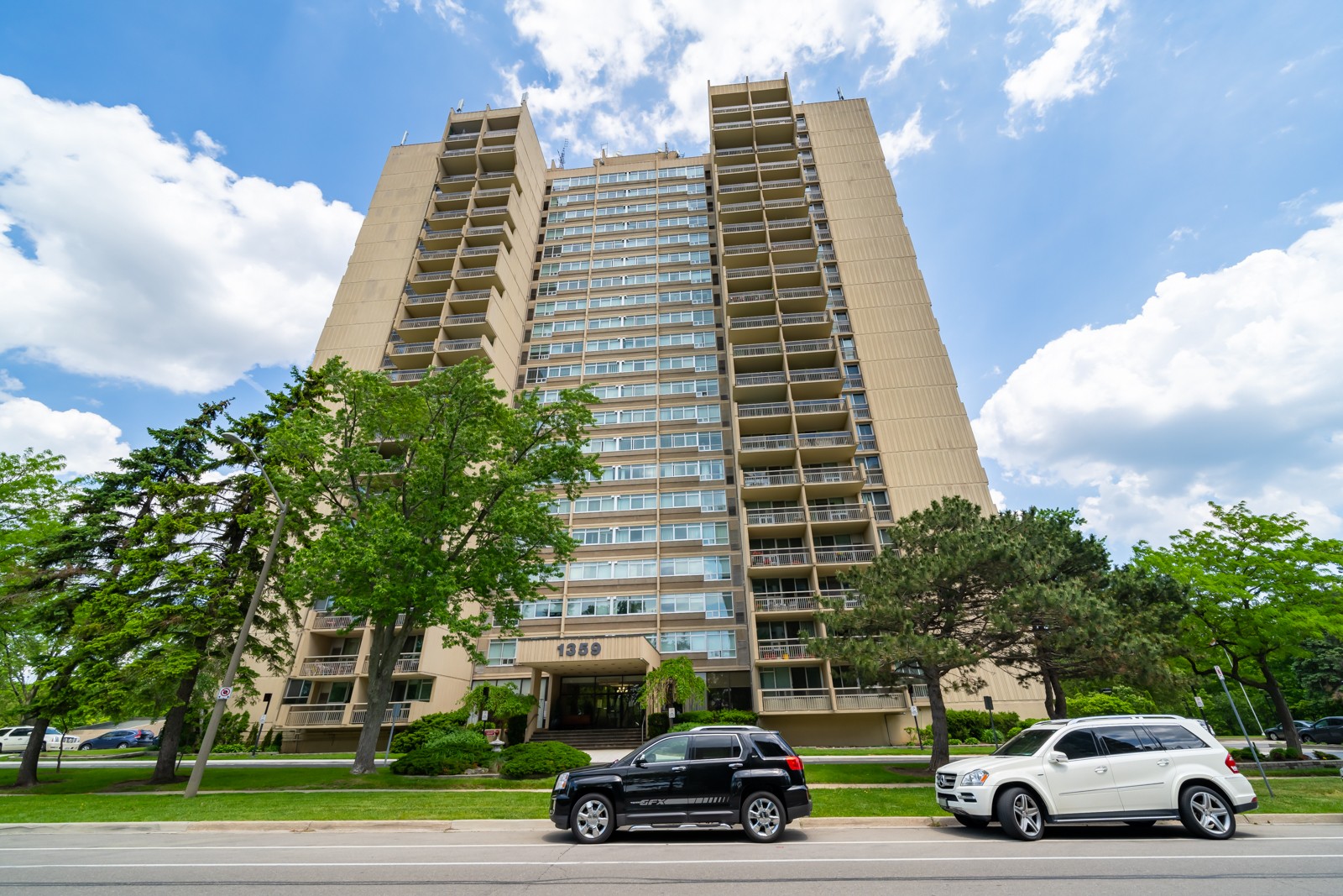 The Oaks Townhouses 1359 White Oaks Blvd 2 Townhouses for Sale