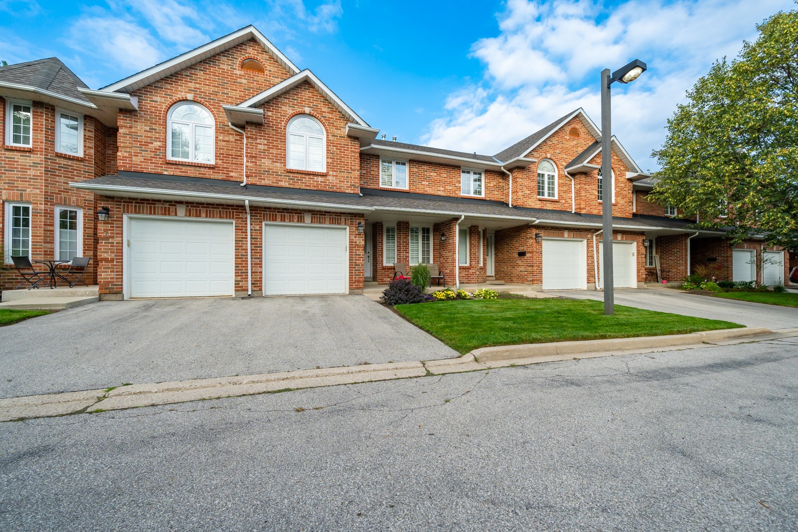 2252 Walker's Line Townhouses Condos.ca