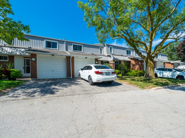 481 Woodview Road Townhouses photo