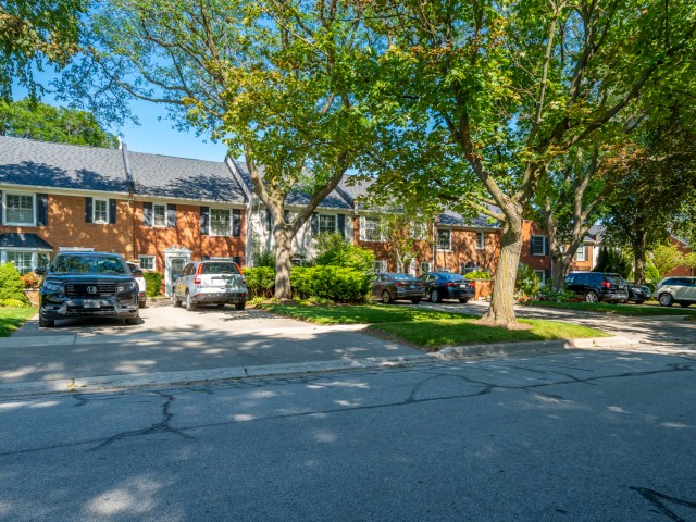 529 Arlington Blvd Townhouses photo