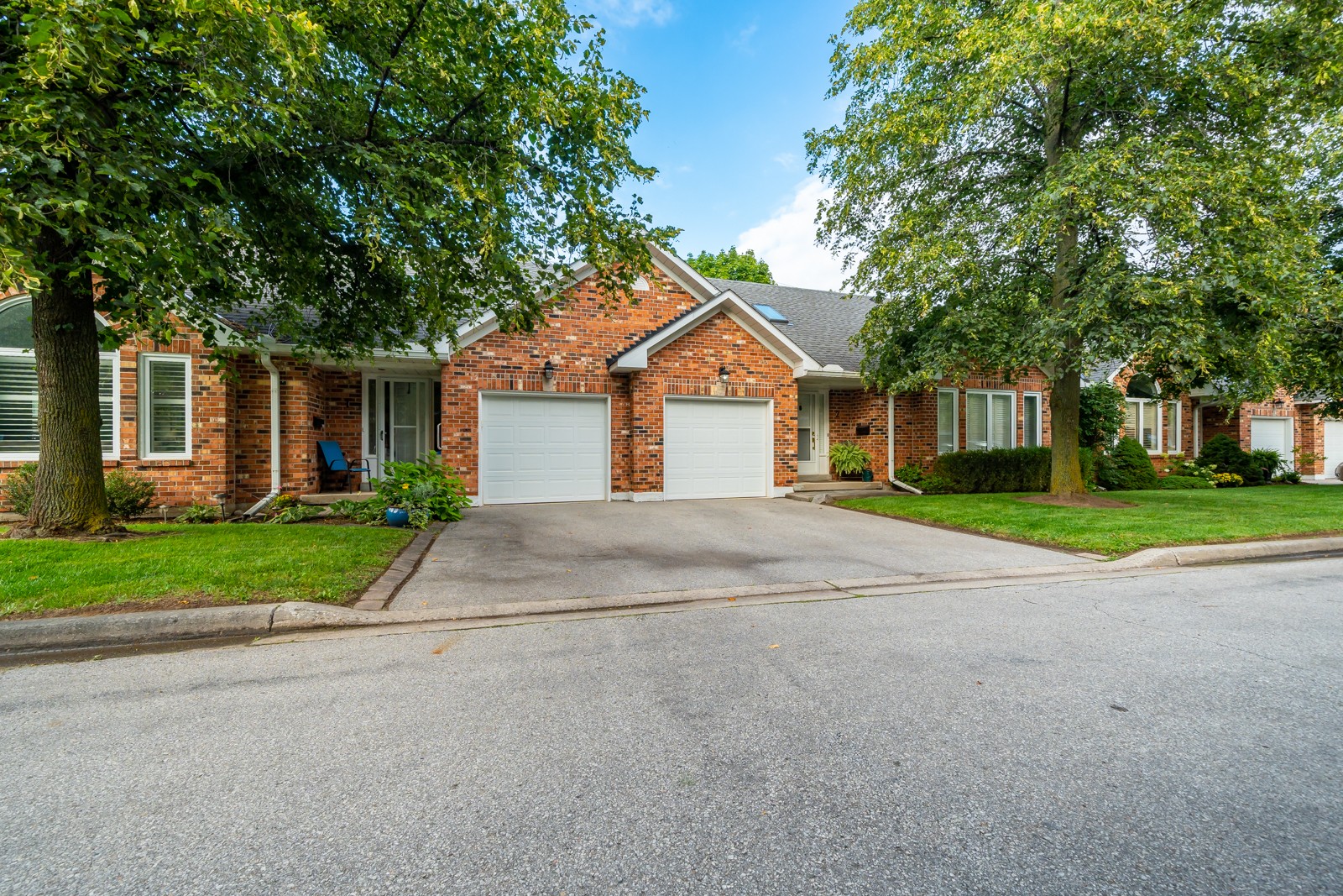 2230 Walker's Line Townhouses Condos.ca