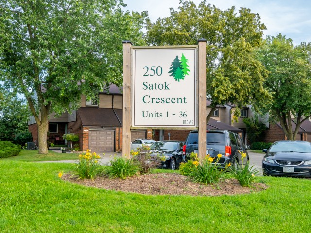 250 Satok Crescent Townhouses photo