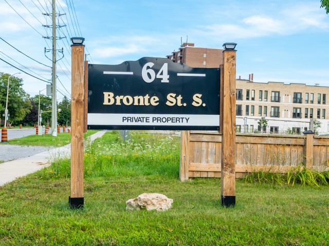 64 Bronte Street South Townhouses photo