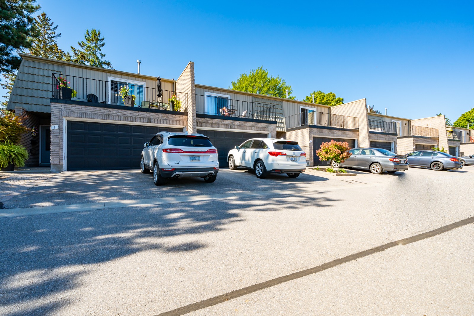 1011 White Oak Drive Townhouses Condos.ca