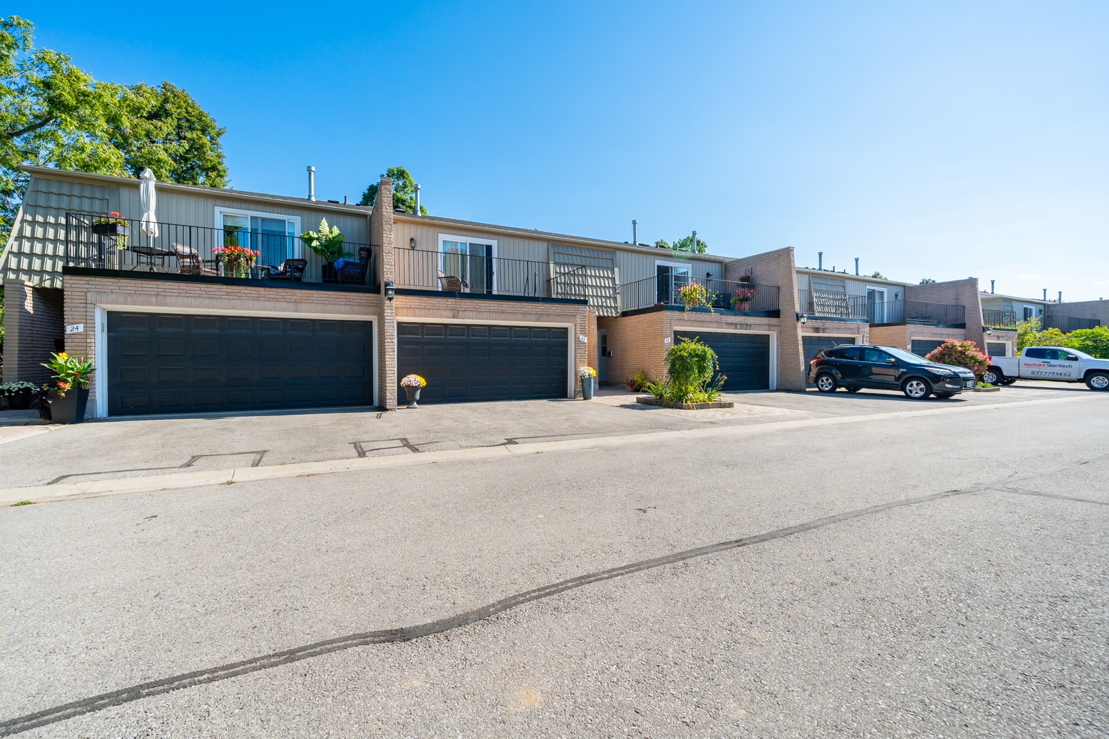 1011 White Oak Drive Townhouses Condos.ca