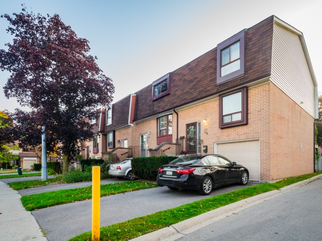 260 Avenue Road Townhouses hero image