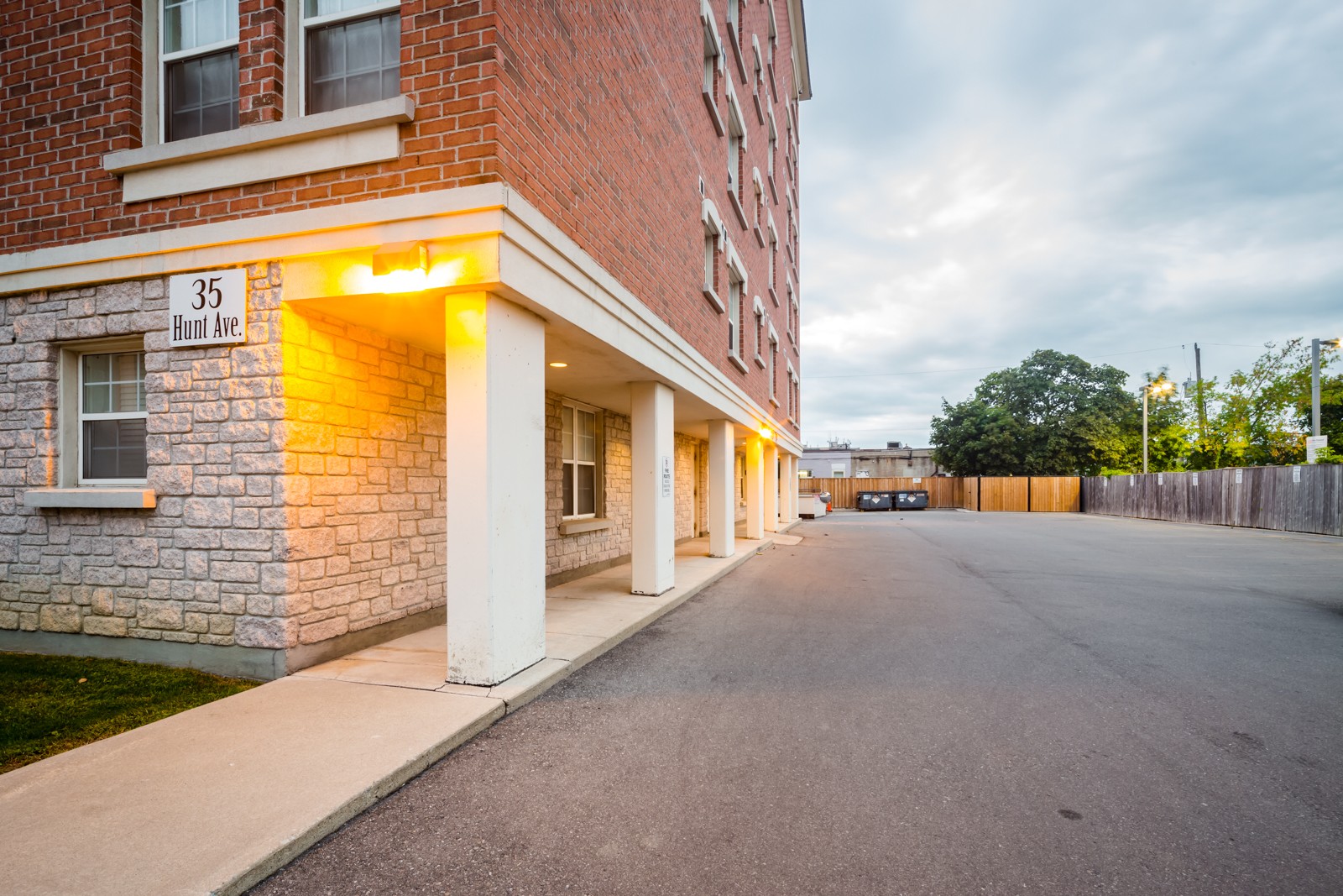 Rosehill Suites Condos 35 Hunt Ave 1 Condo for Sale Condos.ca