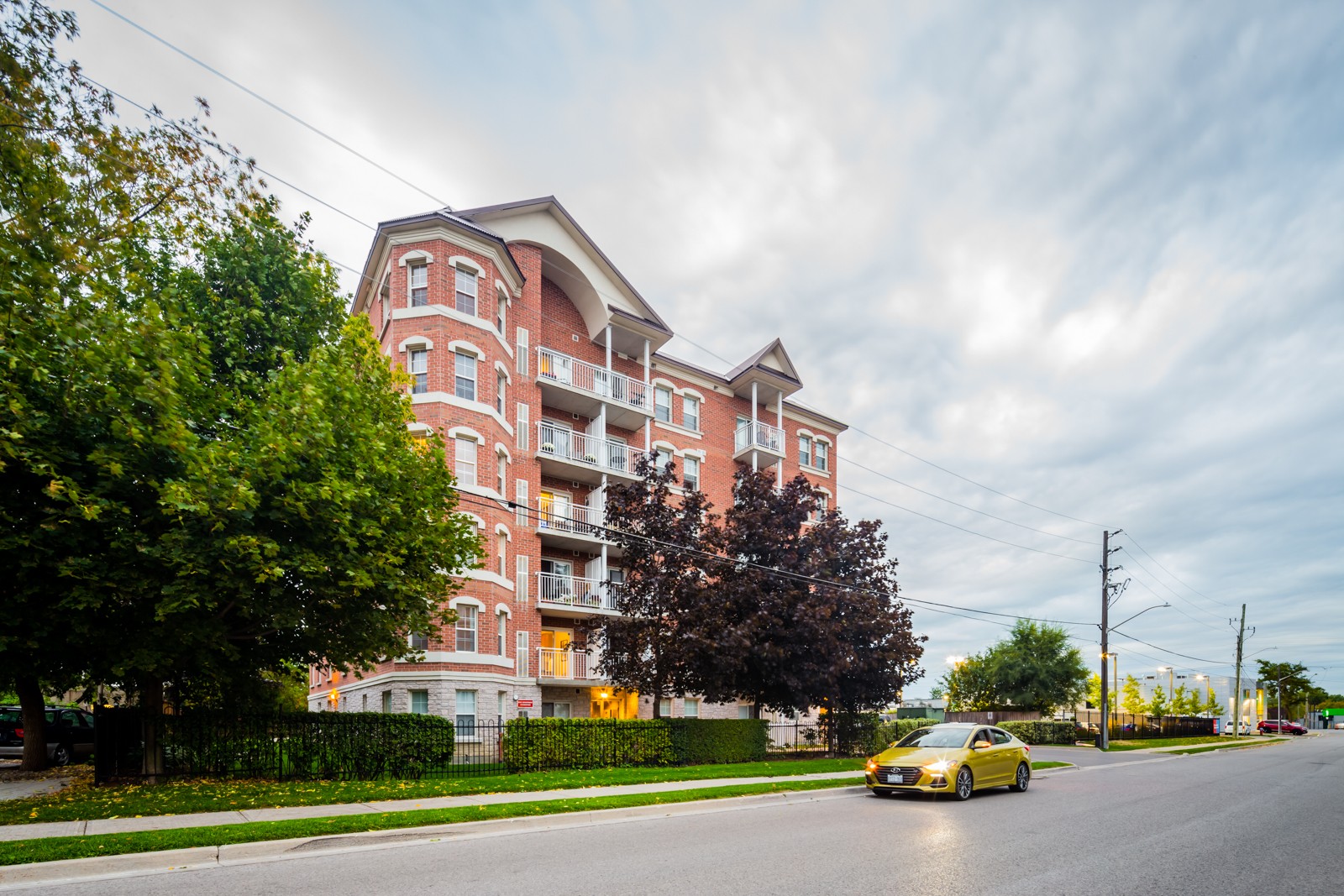 Rosehill Suites Condos 35 Hunt Ave Condos.ca