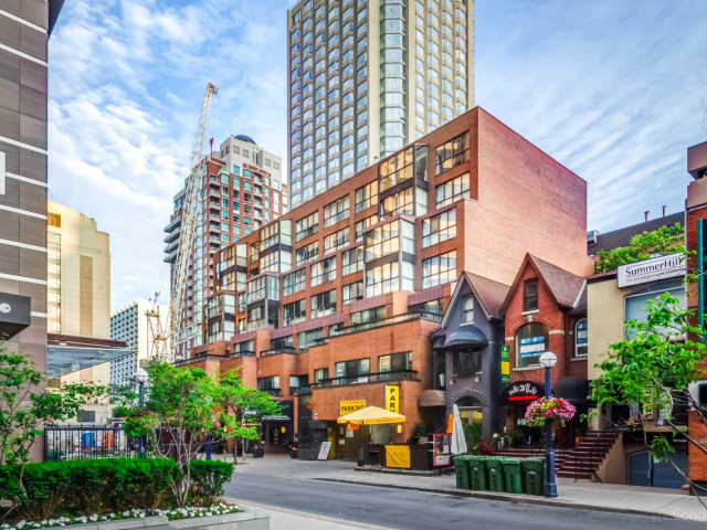 Renaissance Court Residences