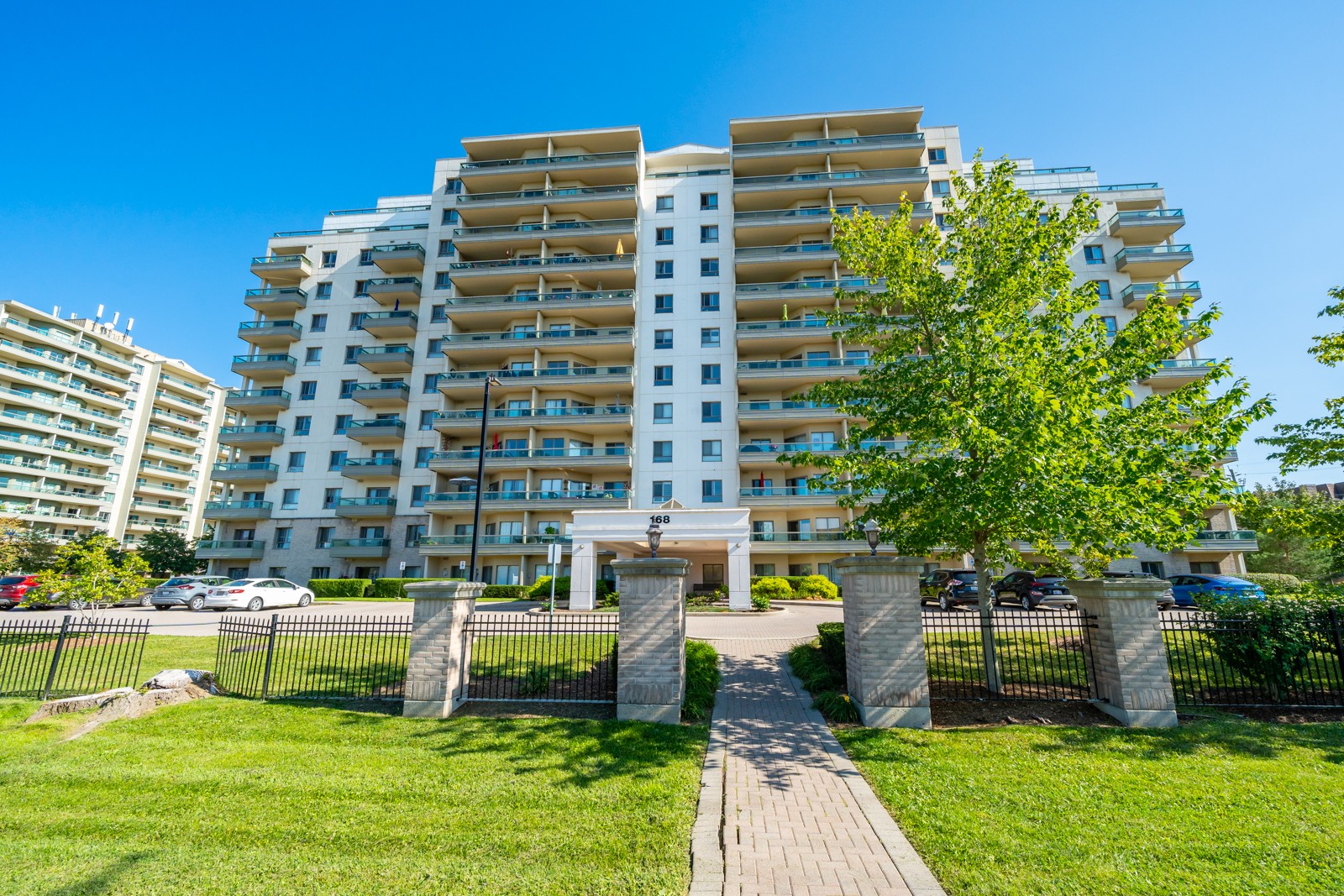 The Trillium at the Royal Gardens Townhouses 168 Plains Rd W 1