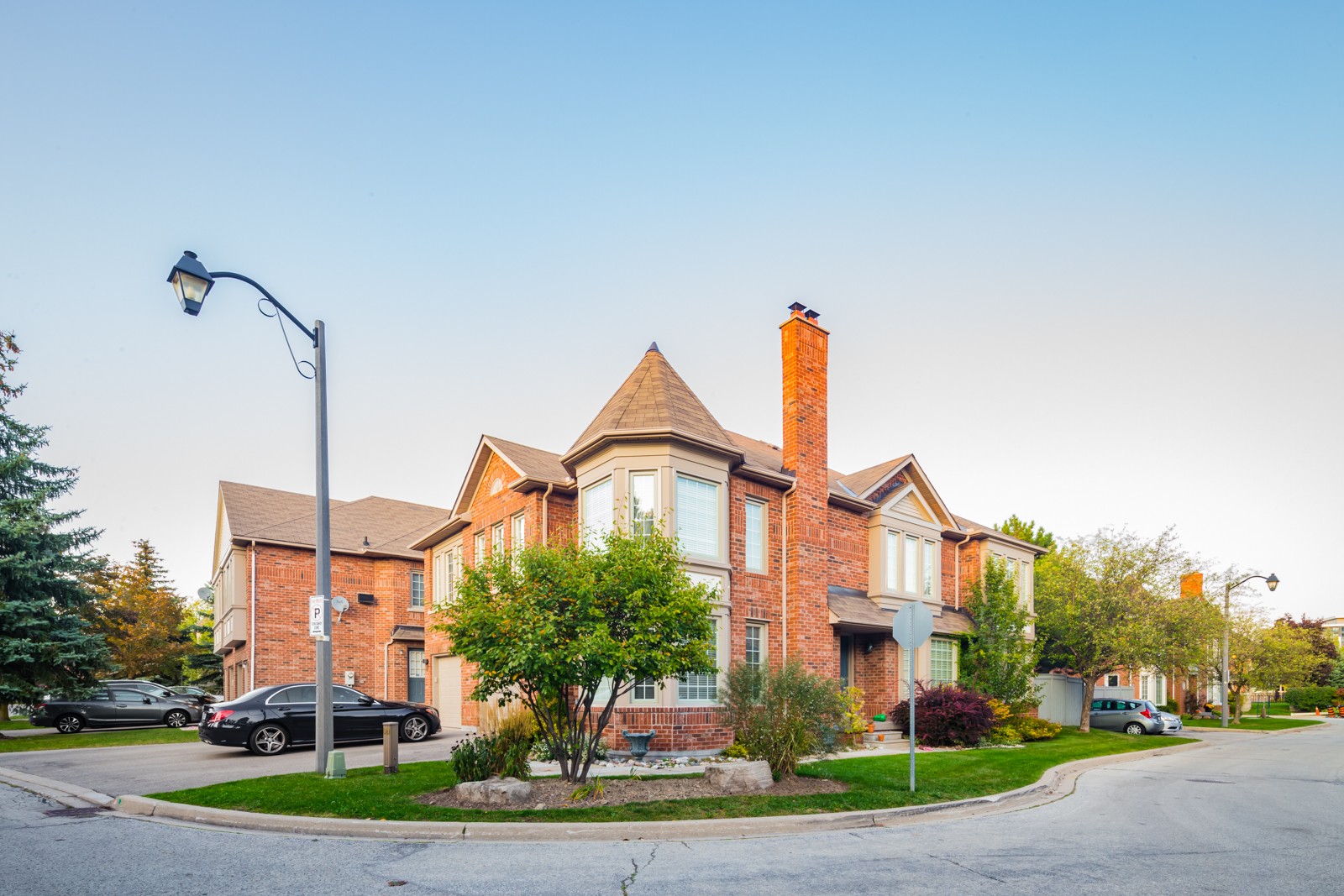 Alameda Circle Townhouses at 8 Alameda Cir, Vaughan 1