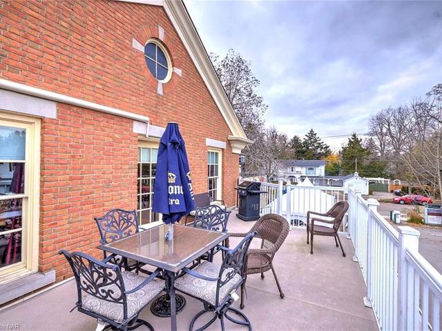 3 - 233 SE KING Street