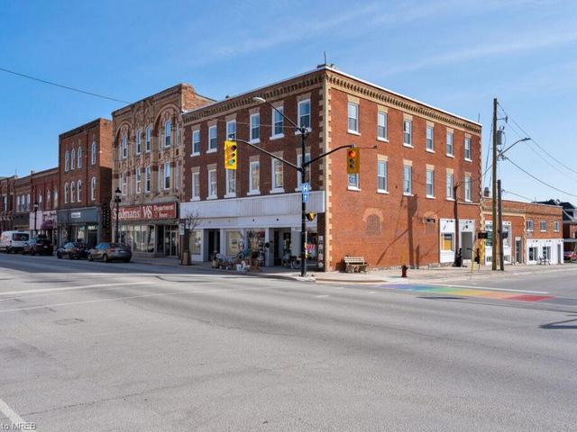 202 - 10 TROWBRIDGE Street E