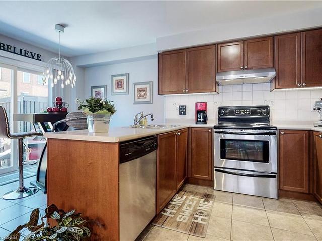 33 Thornbush Boulevard