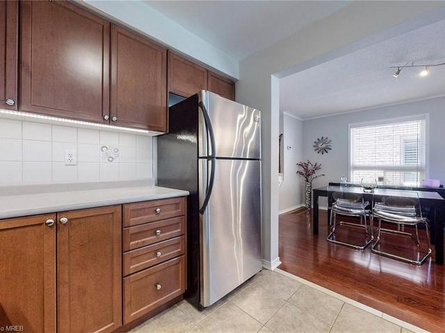 33 Thornbush Boulevard