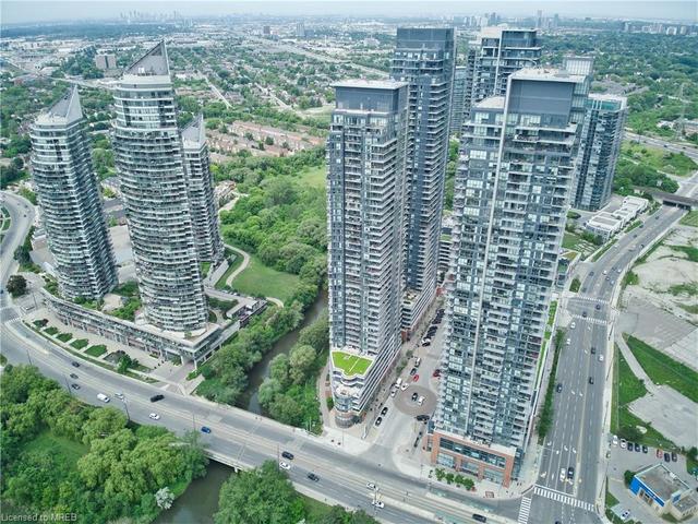 810 - 2212 Lake Shore Boulevard W