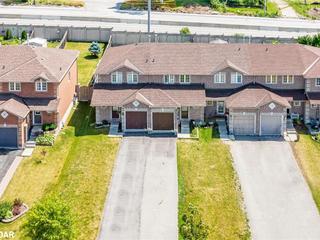63 Courtney Crescent