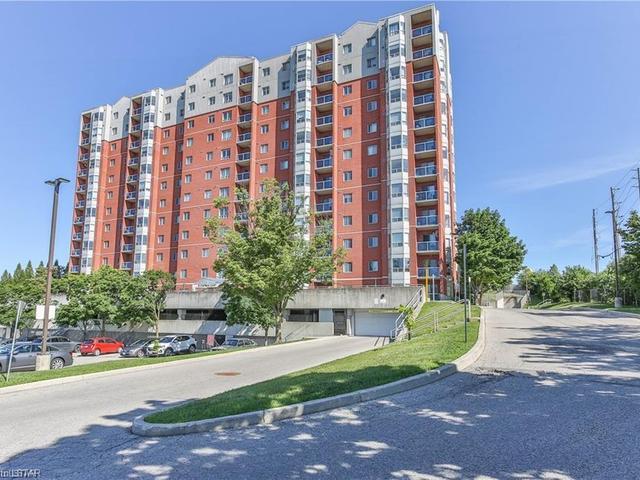 502 - 30 Chapman Court