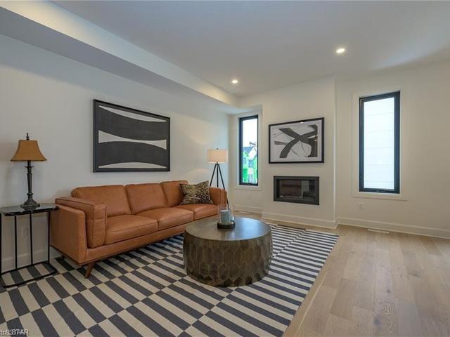 909 Upperpoint Avenue