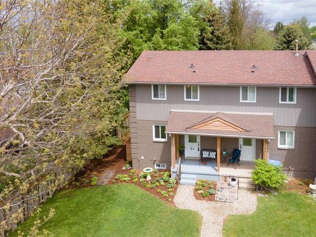 132 Simcoe Street