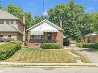 17 Thatcher Avenue