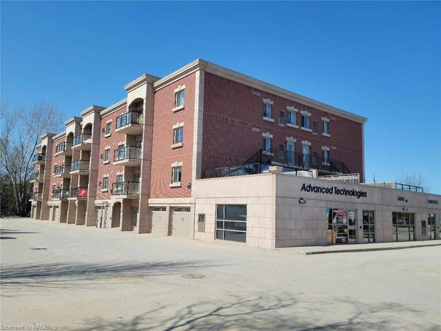 407 - 221 Adelaide Street