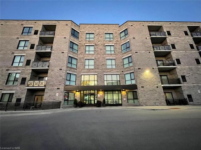 403 - 379 Scott Street