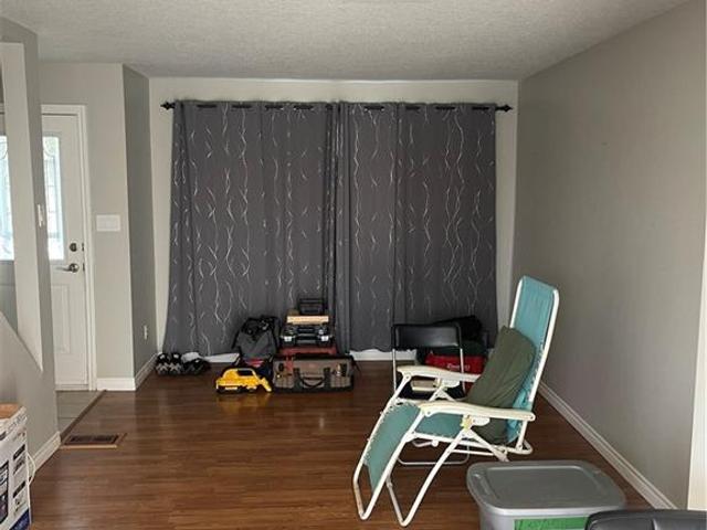 11 - 247 Fergus Street