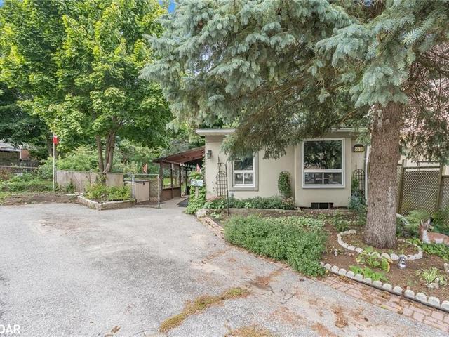 55H Chaucer Crescent