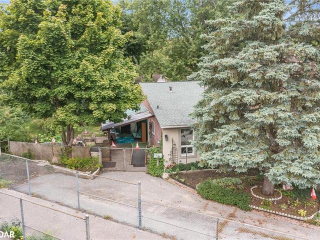 55H Chaucer Crescent