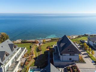 10 - 10 Maple Grove Drive E