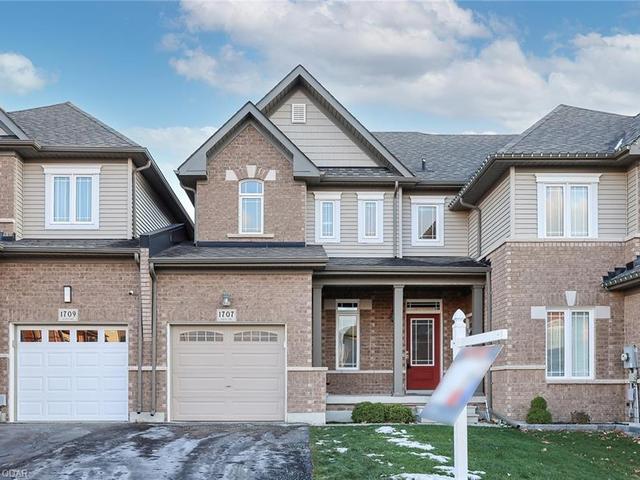 1707 Silverstone Crescent