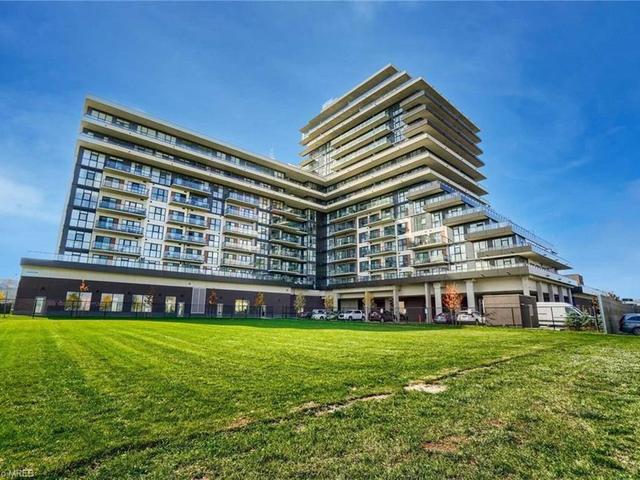 311 - 550 North Service Road