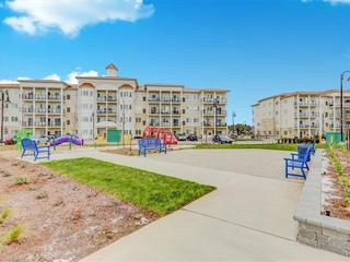 121 - 50 Lakebreeze Drive
