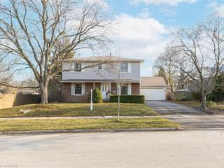 2212 Urwin Crescent