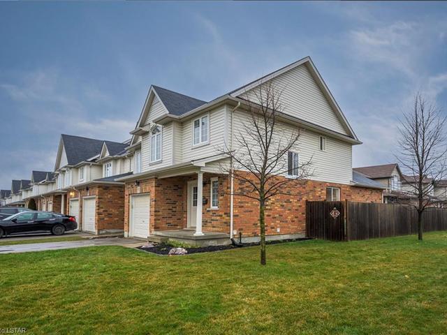797 Silverfox Crescent