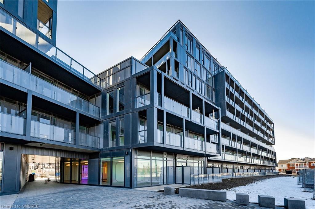 A805 3210 Dakota Common, Burlington Unavailable, 40375379 Condos.ca