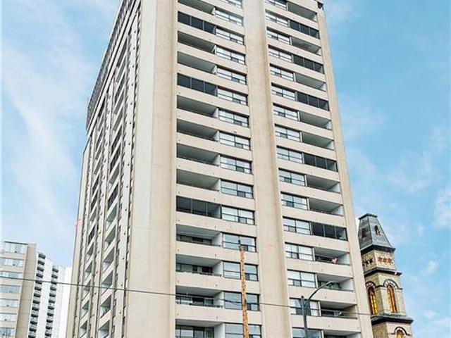 1904 - 389 Dundas Street