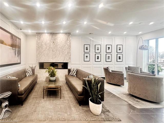 813 - 460 Callaway Road