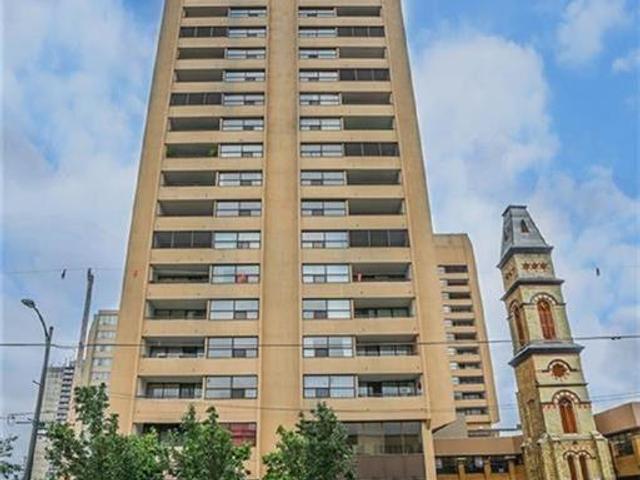 805 - 389 Dundas Street