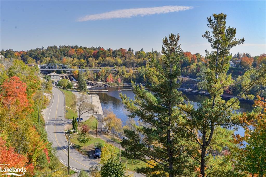 403A 10 Kimberley Avenue, Bracebridge For Sale 539,900 Condos.ca