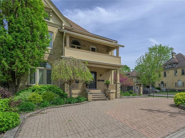 626 Wellington Street