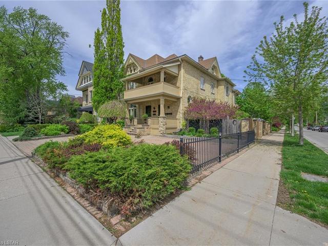 626 Wellington Street