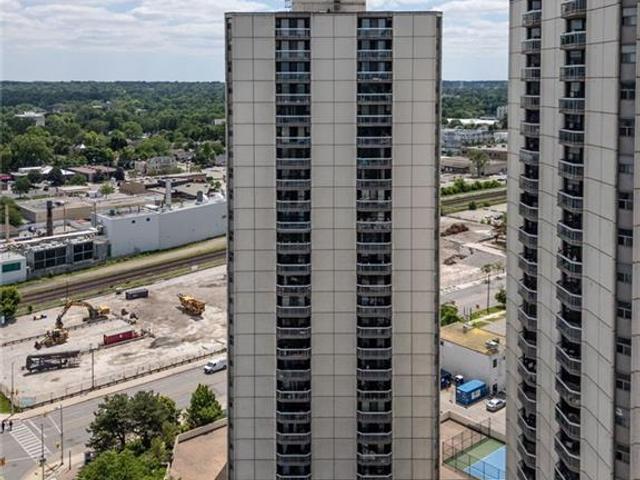 1406 - 323 Colborne Street